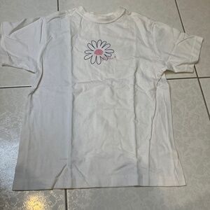 Short sleeved, white Guess T-shirt.